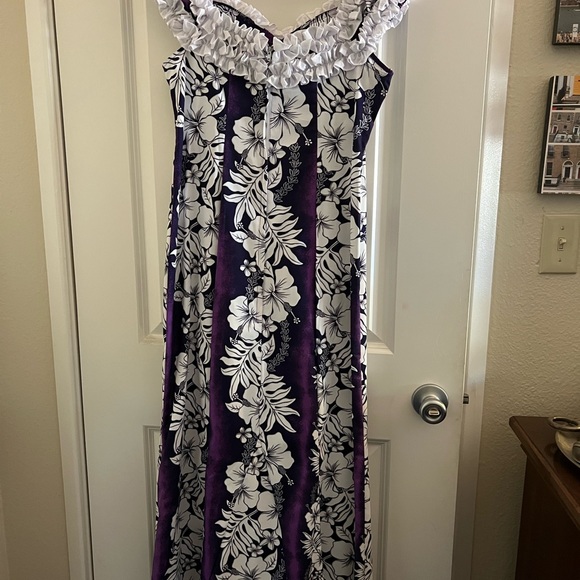 Royal Creation Hawaiian dress! Size L - Picture 3 of 4